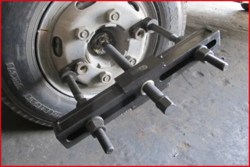 Kstools 460.1765 Yleismallinen kuorma-auton pyörännavan irrotussarja, 27-osaa - Image 3