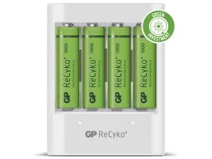 GP Laturi ja 4 kpl GP ReCyko 1300 mAh AA-akkuja U411USB130EFR-2GB4/USB