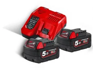 Milwaukee M18 NRG-502 2 x 5,0 Ah ja  1 x M12  B2 2,0 Ah -akkua ja 100 min laturi