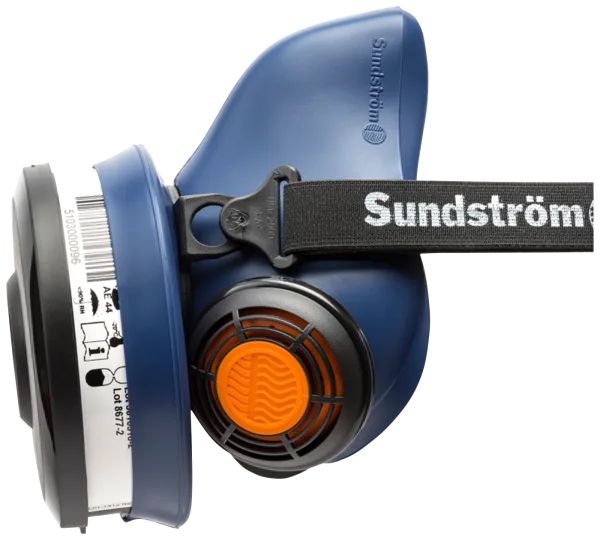 Puolinaamari Sundström SR 100